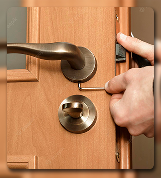 چگونه قفل درب چوبی را عوض کنیم؟